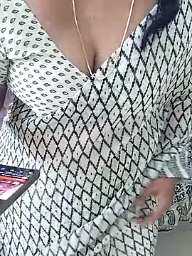 Snapshot of tamil_chitra12 chatting on November 5, 2025, 4:34 am tamil chitra12 online show from November 5, 2025, 4:34 am