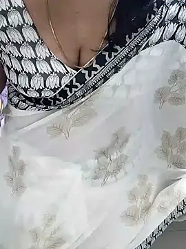 Snapshot of tamil_chitra12 chatting on November 24, 2025, 9:09 am tamil chitra12 online show from November 24, 2025, 9:09 am