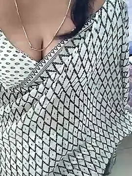 Snapshot of tamil_chitra12 chatting on November 25, 2025, 4:12 am tamil chitra12 online show from November 25, 2025, 4:12 am