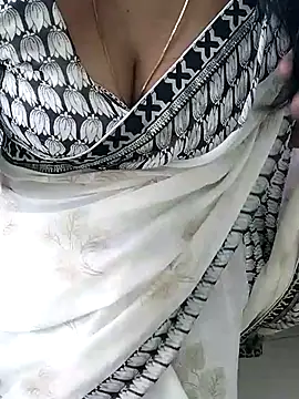 Snapshot of tamil_chitra12 chatting on December 5, 2025, 5:49 am tamil chitra12 online show from December 5, 2025, 5:49 am