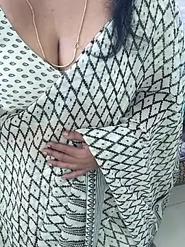 Snapshot of tamil_chitra12 chatting on December 17, 2025, 4:07 am tamil chitra12 online show from December 17, 2025, 4:07 am