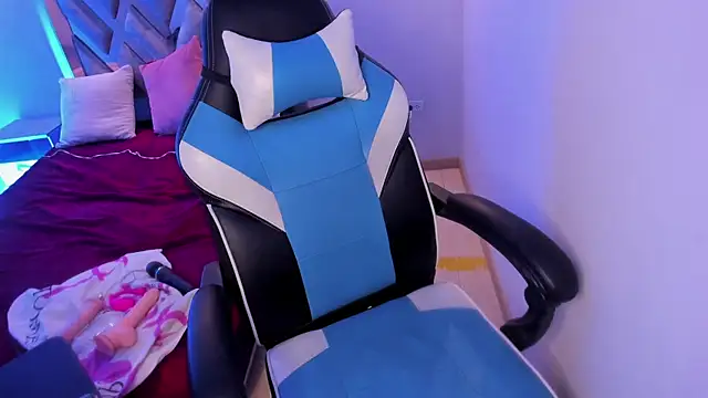 Julietta01 online show from November 27, 2025, 3:41 am