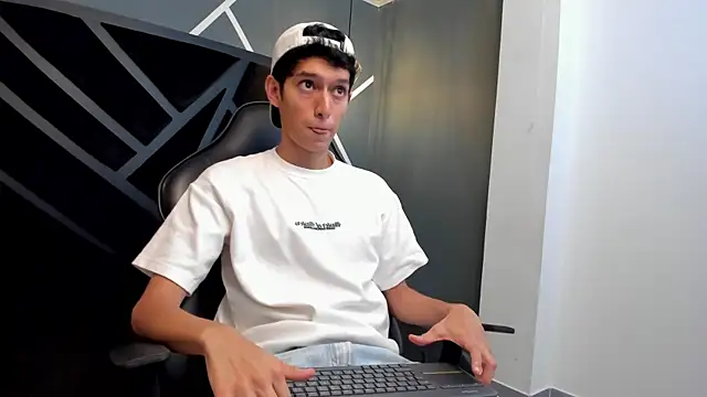 Snapshot of Niick_Carter chatting on November 10, 2025, 11:26 pm Niick Carter online show from November 10, 2025, 11:26 pm