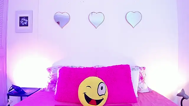 Snapshot of julialex_ chatting on February 6, 2026, 9:18 pm julialex online show from February 6, 2026, 9:18 pm