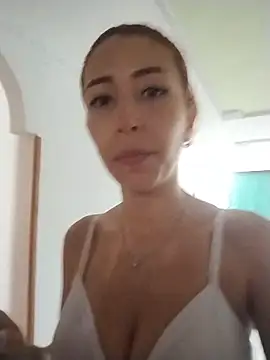 Snapshot of julialex_ chatting on February 19, 2026, 7:10 pm julialex online show from February 19, 2026, 7:10 pm