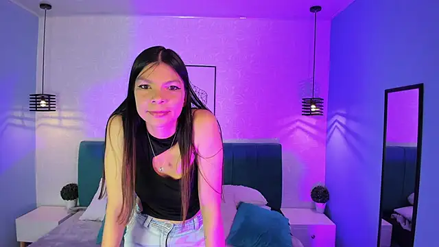 samantaortega   online show from November 28, 2025, 8:22 pm