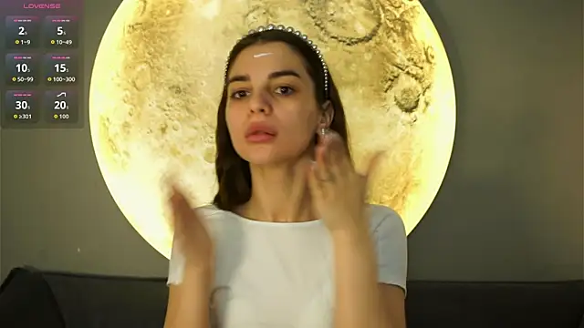 Snapshot of LauraHansil chatting on December 17, 2025, 6:08 am LauraHansil online show from December 17, 2025, 6:08 am