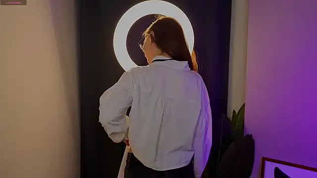 LauraHansil online show from April 15, 2026, 7:10 pm