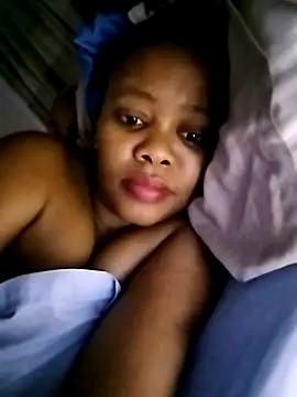 Snapshot of Fancy-Face26 chatting on November 18, 2025, 10:25 pm Fancy-Face26 online show from November 18, 2025, 10:25 pm