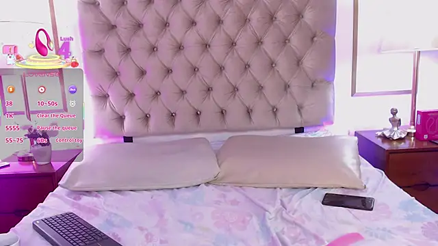 ViolettConnor-x online show from November 13, 2025, 9:25 pm