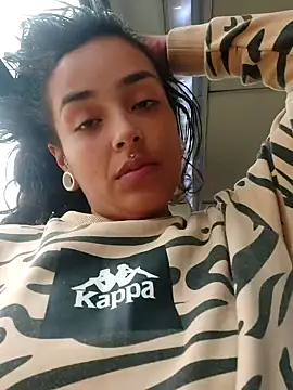 Snapshot of Moon_And_Sunn chatting on October 29, 2025, 3:47 pm Moon And Sunn online show from October 29, 2025, 3:47 pm