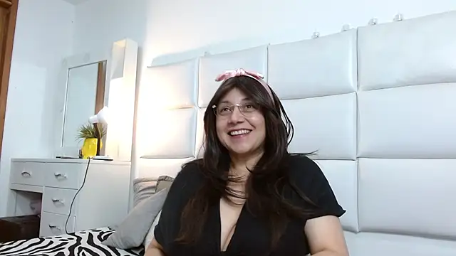 Caroline belle online show from November 21, 2025, 3:27 am