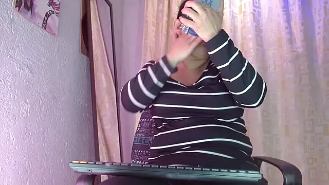 Camille Sinclair online show from November 17, 2025, 8:14 pm