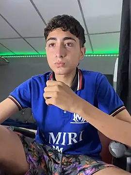 Snapshot of MathieuAGT chatting on October 31, 2025, 11:50 pm MathieuAGT online show from October 31, 2025, 11:50 pm