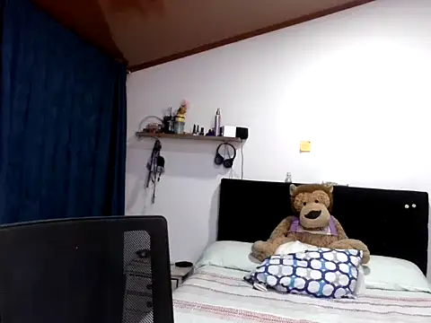 Snapshot of KendallTwisTx chatting on December 4, 2025, 4:11 am KendallTwisTx online show from December 4, 2025, 4:11 am