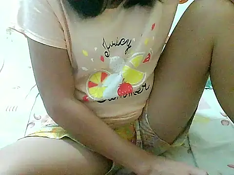 Snapshot of nhicole4u chatting on December 1, 2025, 11:37 am nhicole4u online show from December 1, 2025, 11:37 am