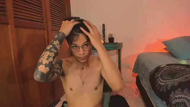 Snapshot of estmonnn chatting on November 9, 2025, 12:20 am estmonnn online show from November 9, 2025, 12:20 am