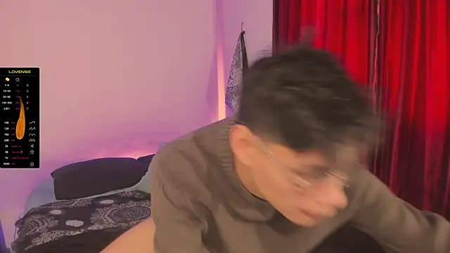 Snapshot of estmonnn chatting on November 14, 2025, 9:24 pm estmonnn online show from November 14, 2025, 9:24 pm