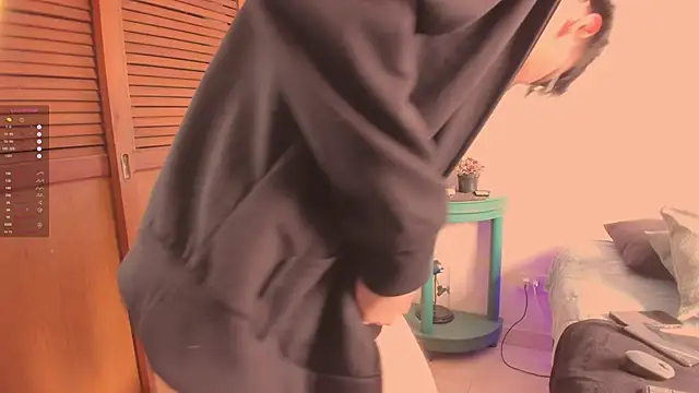 Snapshot of estmonnn chatting on November 18, 2025, 3:38 pm estmonnn online show from November 18, 2025, 3:38 pm