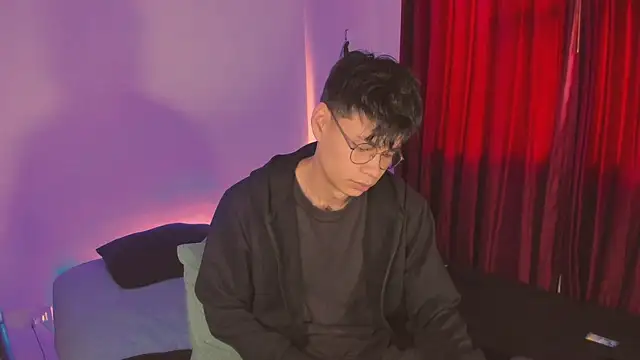 Snapshot of estmonnn chatting on November 21, 2025, 9:24 pm estmonnn online show from November 21, 2025, 9:24 pm