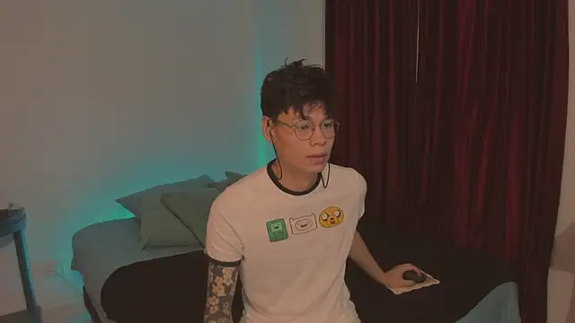 Snapshot of estmonnn chatting on December 2, 2025, 11:23 pm estmonnn online show from December 2, 2025, 11:23 pm