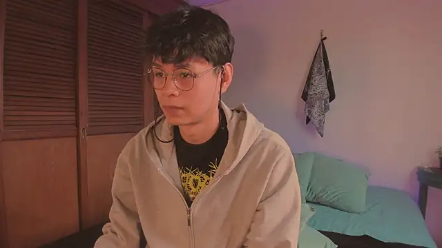 Snapshot of estmonnn chatting on December 13, 2025, 10:26 pm estmonnn online show from December 13, 2025, 10:26 pm