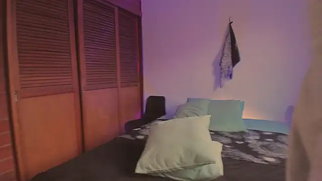 Snapshot of estmonnn chatting on December 15, 2025, 10:03 pm estmonnn online show from December 15, 2025, 10:03 pm