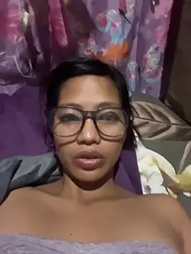 Snapshot of hottiebabe23 chatting on November 3, 2025, 12:46 am hottiebabe23 online show from November 3, 2025, 12:46 am