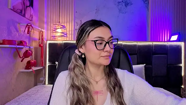 Snapshot of Im-Lola chatting on December 20, 2025, 8:38 pm Im-Lola online show from December 20, 2025, 8:38 pm