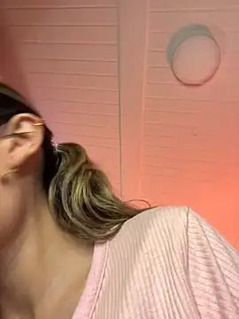 Im-Lola online show from February 25, 2026, 8:18 pm