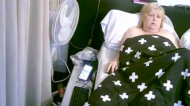 Sylviastar46 online show from November 19, 2025, 8:42 pm