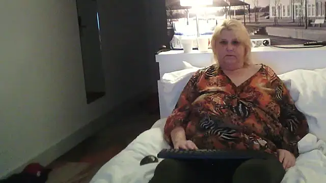 Sylviastar46 online show from December 17, 2025, 5:52 pm