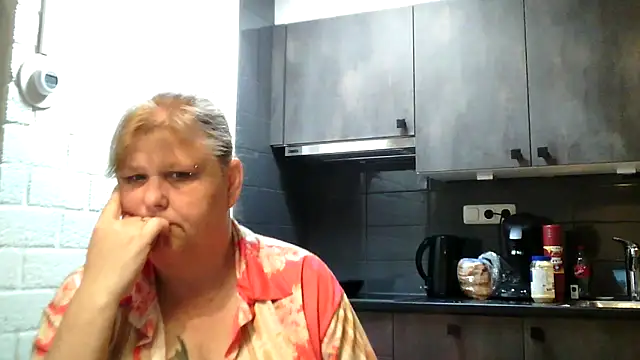 Sylviastar46 online show from April 29, 2026, 8:07 am