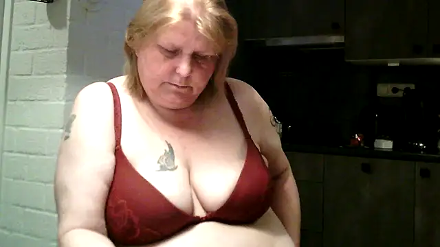 Sylviastar46 online show from May 1, 2026, 6:56 pm