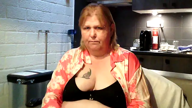 Sylviastar46 online show from May 6, 2026, 4:34 pm