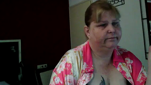 Sylviastar46 online show from May 19, 2026, 8:09 am