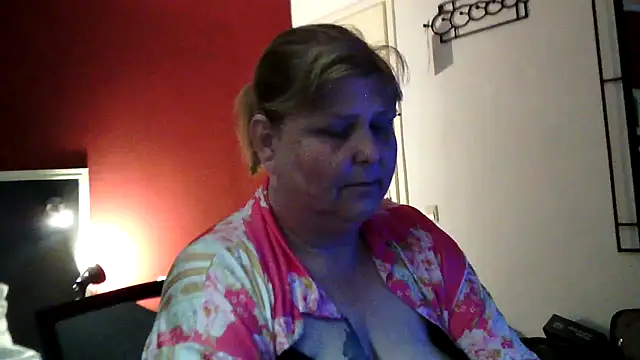 Sylviastar46 online show from May 19, 2026, 8:15 pm