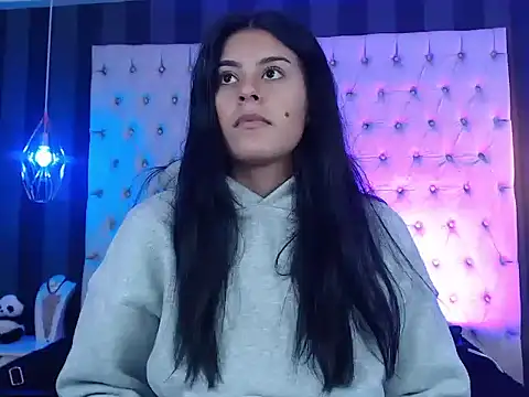 BrendaMarxhal online show from November 10, 2025, 7:13 pm