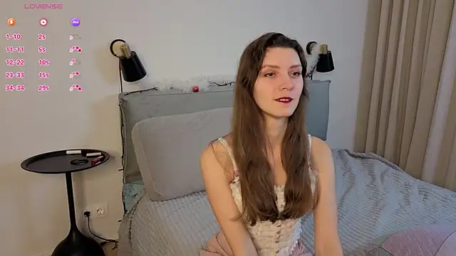 LauraYoungg online show from January 9, 2026, 9:16 pm