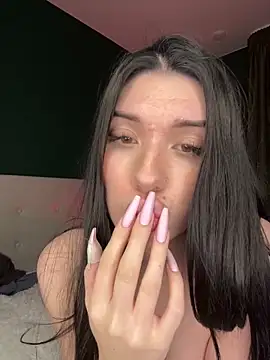 Kattyschwarz online show from November 29, 2025, 8:01 pm