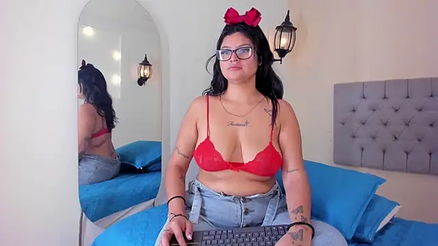 MiaBloom   online show from November 21, 2025, 10:58 am