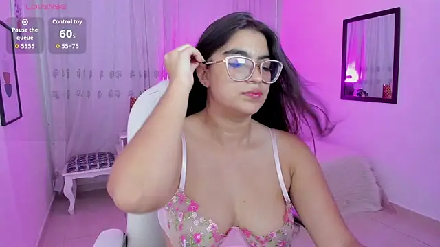 Luna Jonnes1 online show from May 27, 2026, 7:22 pm