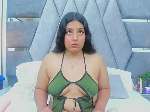 charlotte chapman online show from November 7, 2025, 3:01 pm