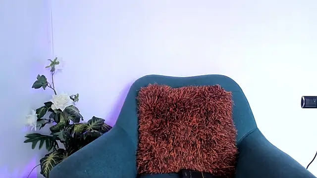 LahanaKimish online show from November 11, 2025, 12:49 pm