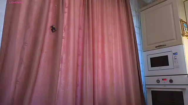 Snapshot of Lovelly_molly1 chatting on June 19, 2026, 10:19 am Lovelly molly1 online show from June 19, 2026, 10:19 am