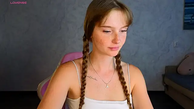 Snapshot of Lovelly_molly1 chatting on July 18, 2026, 3:49 pm Lovelly molly1 online show from July 18, 2026, 3:49 pm