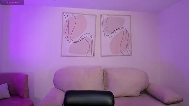BellaConnorX online show from May 14, 2026, 3:35 am