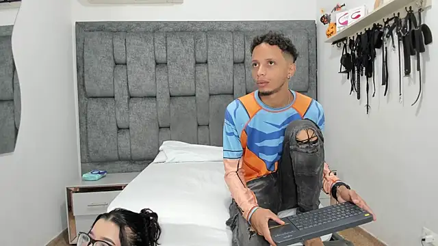 Snapshot of DamianandEva chatting on November 9, 2025, 12:14 pm DamianandEva online show from November 9, 2025, 12:14 pm