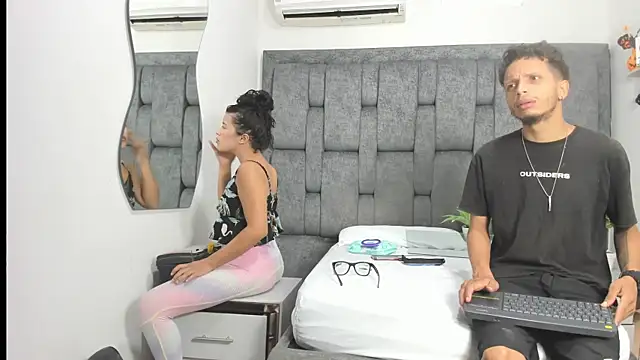 Snapshot of DamianandEva chatting on November 21, 2025, 12:26 pm DamianandEva online show from November 21, 2025, 12:26 pm