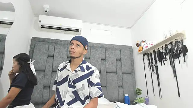 Snapshot of DamianandEva chatting on November 25, 2025, 12:16 pm DamianandEva online show from November 25, 2025, 12:16 pm